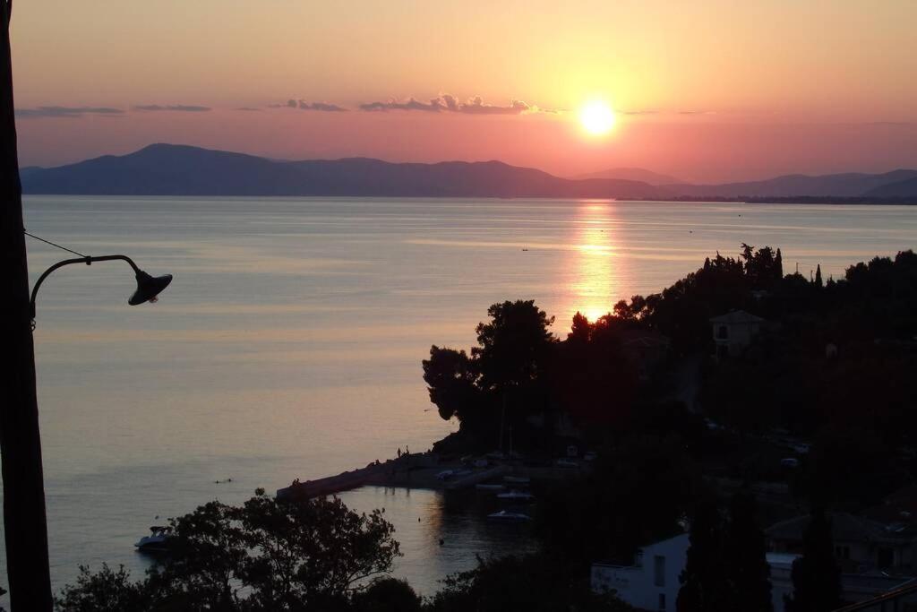 ¨Με Θέα Το Ηλιοβασίλεμα¨ Villa Áfissos Buitenkant foto